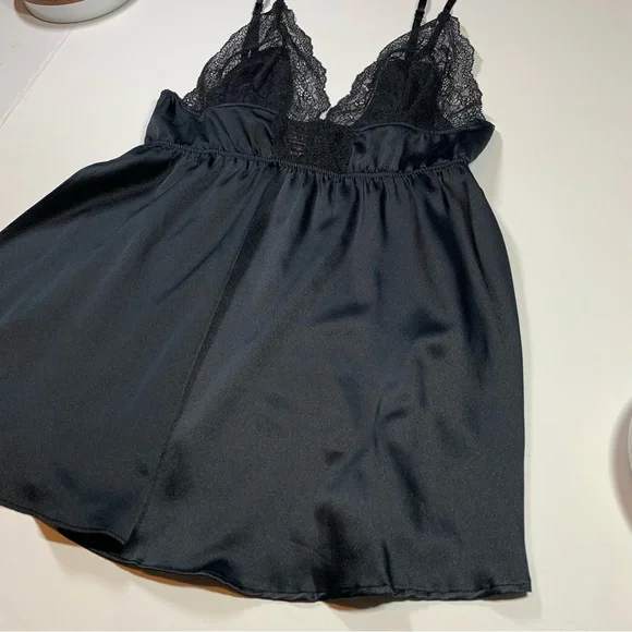XS Victoria’s Secret black satin and lace camisole w side slits - Picture 3 of 11